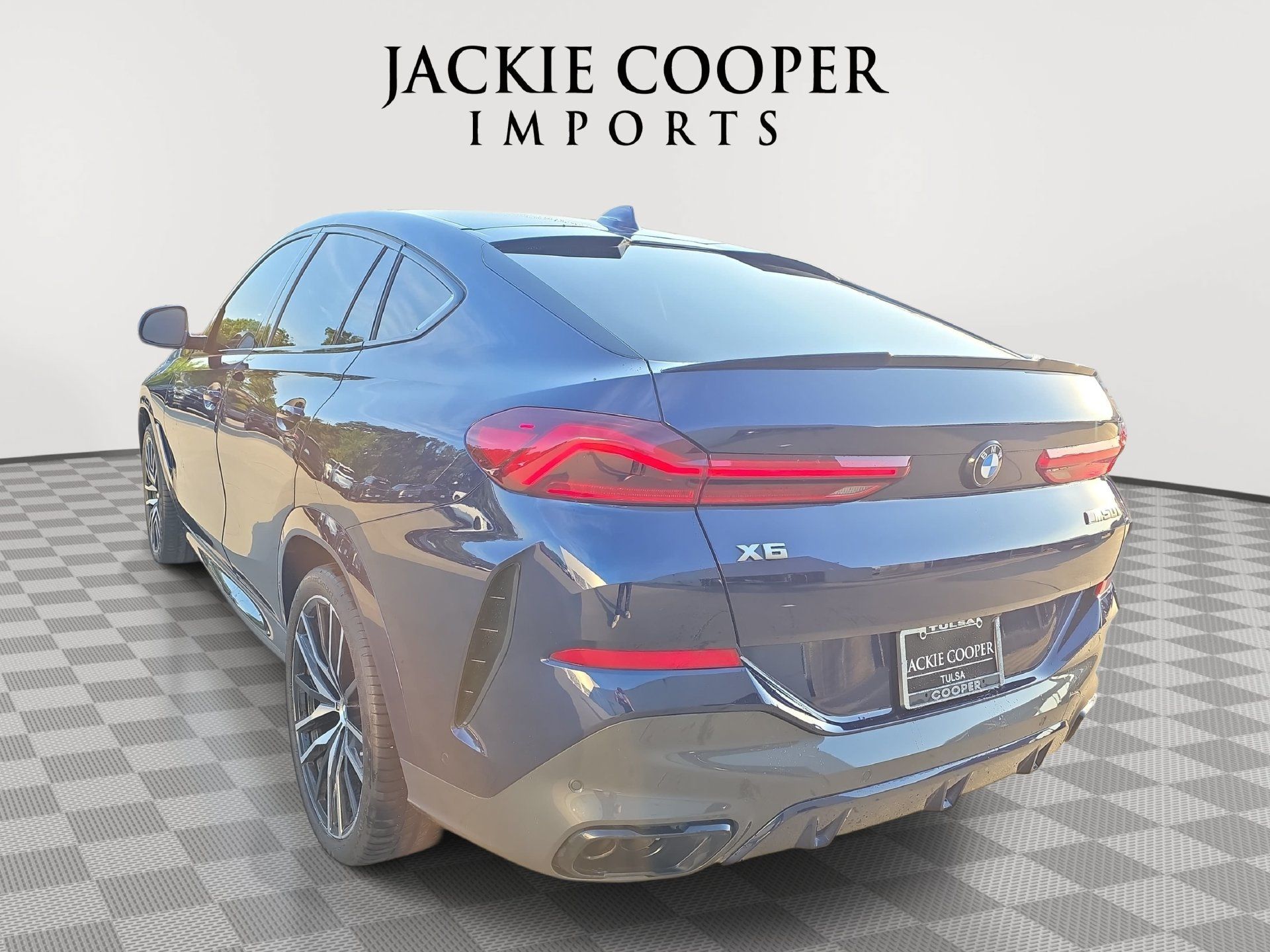 Used 2022 BMW X6 M50i w/ Executive Package AWD/4WD image 7