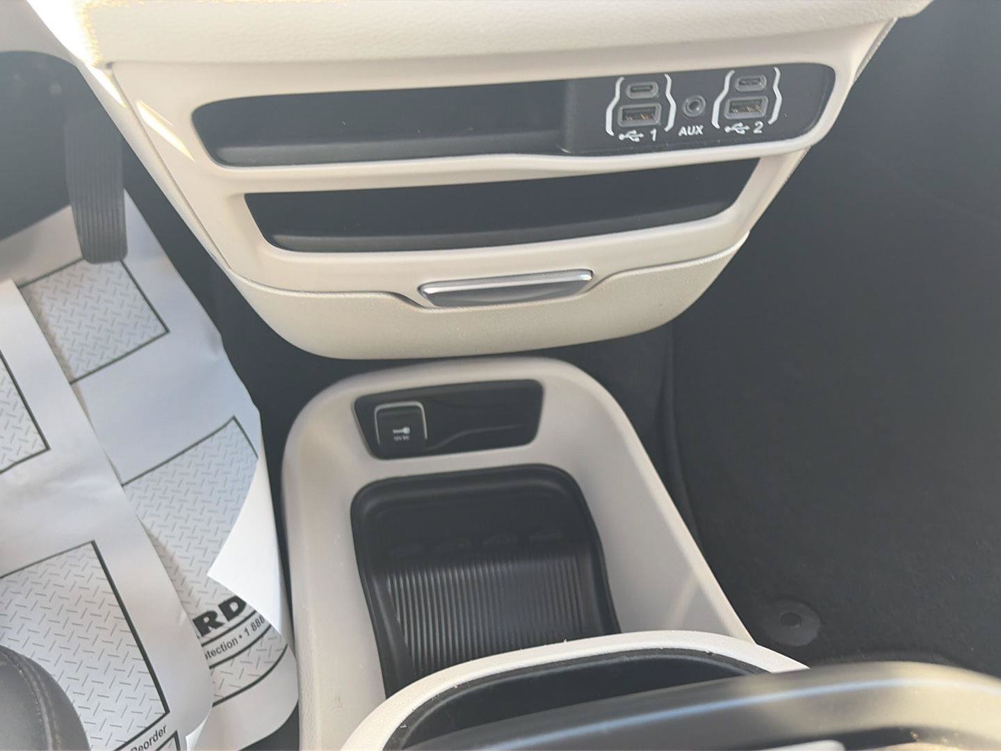 Used 2024 Chrysler Pacifica Touring-L FWD image 24