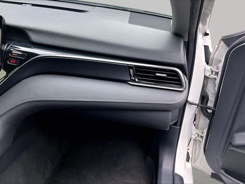 Used 2021 Toyota Camry SE FWD image 19
