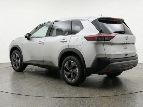 Used 2025 Nissan Rogue SV AWD/4WD image 6