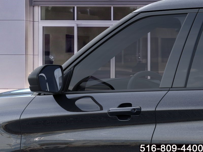 Used 2025 Ford Explorer Active AWD/4WD image 21