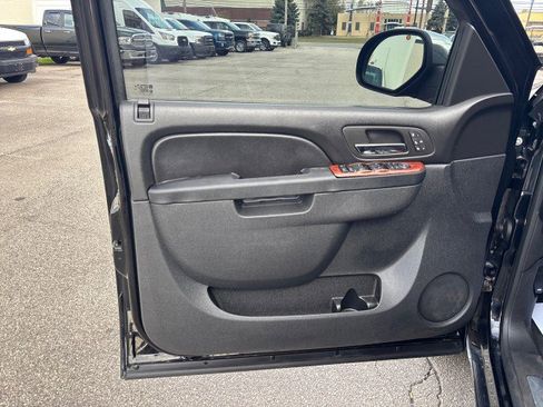 Used 2013 Chevrolet Suburban LTZ image 9