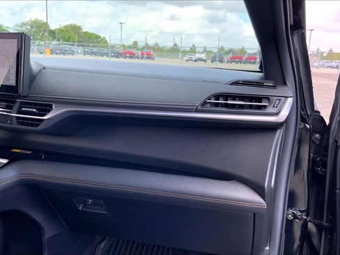 Used 2025 Toyota Sienna XLE Woodland Edition image 18