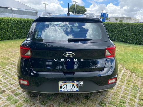 Certified 2023 Hyundai Venue SEL FWD image 6