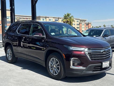 Used 2023 Chevrolet Traverse LT FWD image 3