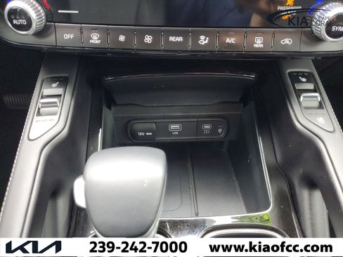 Certified 2024 Kia Telluride EX w/ EX Captain's Chair Package FWD image 23
