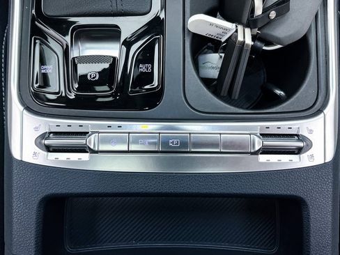 Used 2025 Kia Carnival SX Prestige image 33