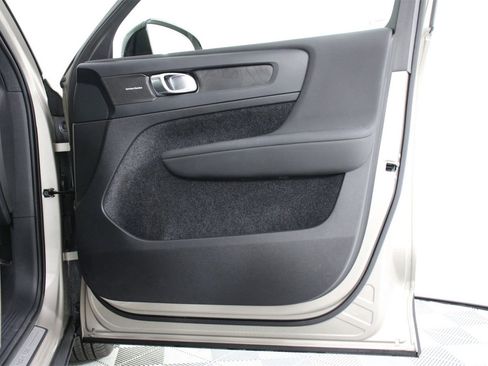 Certified 2023 Volvo XC40 Recharge Ultimate image 21