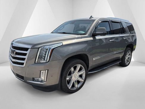 Used 2018 Cadillac Escalade Premium Luxury AWD/4WD image 3