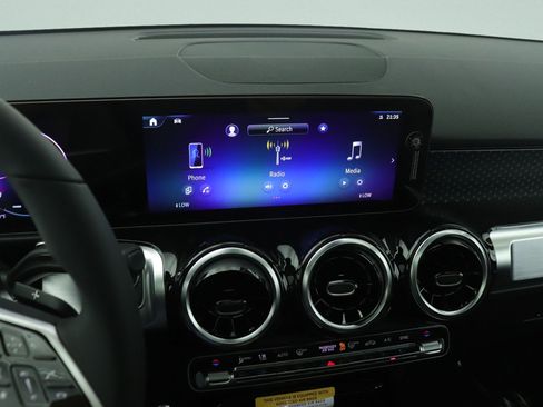 New 2026 Mercedes-Benz GLB 250 image 5