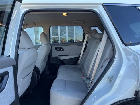 Used 2021 Nissan Rogue SV image 21