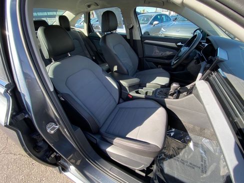 Used 2025 Volkswagen Jetta SE image 27