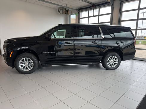 New 2026 Chevrolet Suburban LT image 2