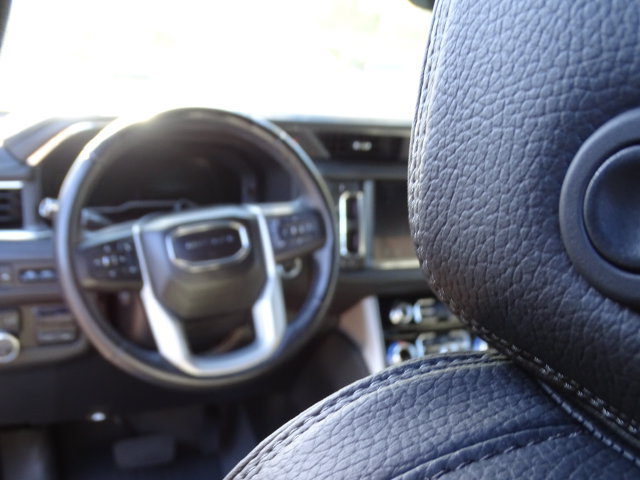 Used 2023 GMC Yukon Denali w/ Advanced Technology Package AWD/4WD image 7