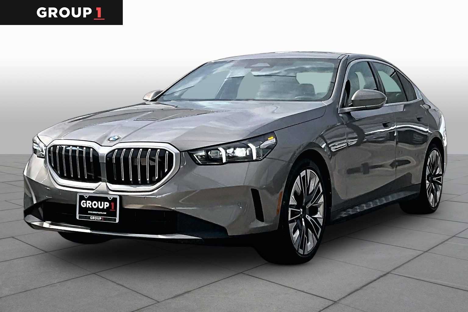 Used 2025 BMW 530i w/ Premium Package RWD image 1