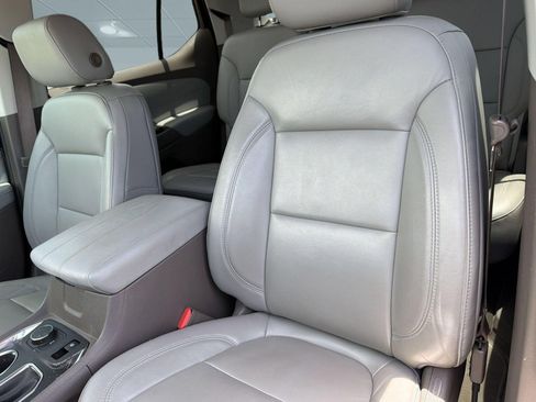 Used 2018 Chevrolet Traverse LT FWD image 25