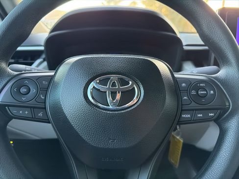 Used 2025 Toyota Corolla Cross L image 10