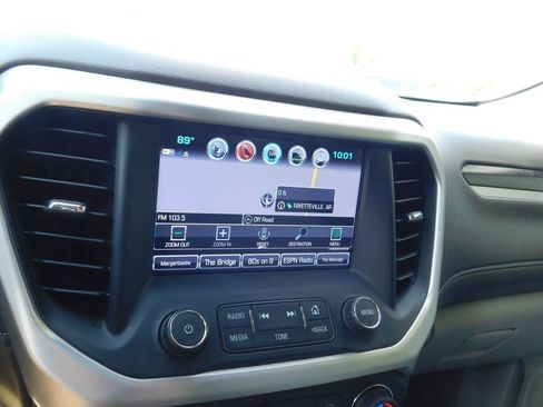 Used 2017 GMC Acadia SLT FWD image 3