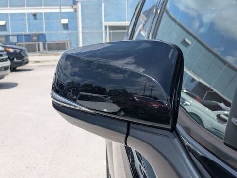 Used 2023 Toyota Highlander XSE FWD image 11