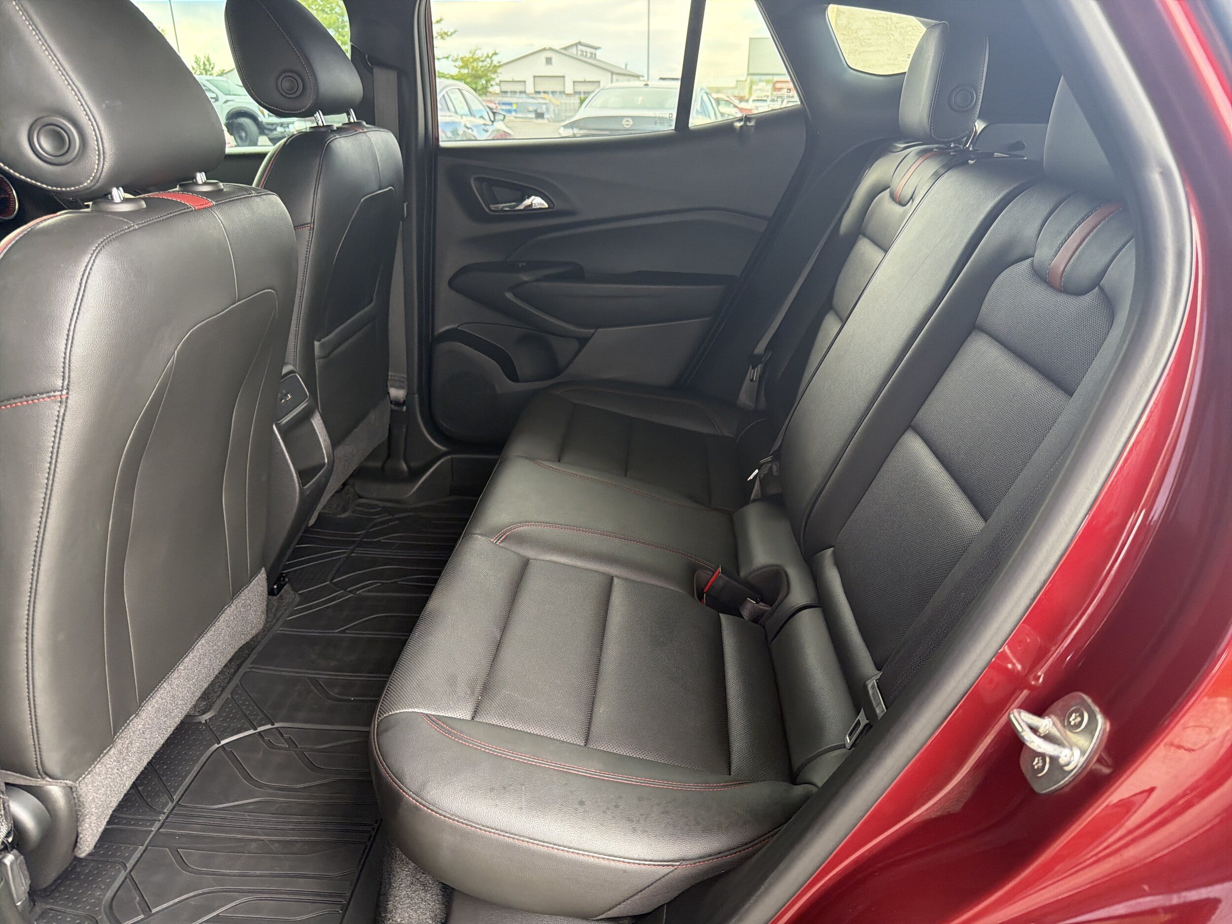 Used 2024 Chevrolet Trax RS w/ Sunroof Package FWD image 9