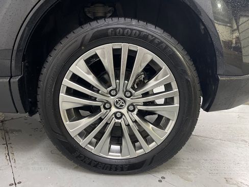 Used 2022 Toyota Venza Limited image 16