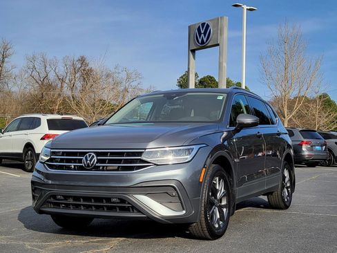 Used 2022 Volkswagen Tiguan SE image 5