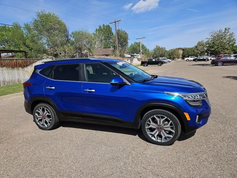 Used 2021 Kia Seltos SX image 2