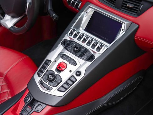 Used 2018 Lamborghini Aventador S AWD/4WD image 59