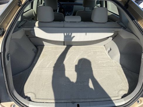 Used 2010 Toyota Prius Three image 10