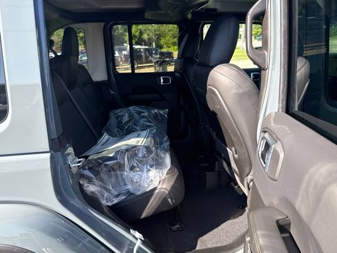 New 2026 Jeep Wrangler Unlimited Sahara AWD/4WD image 23