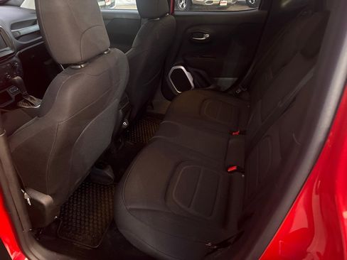 Used 2018 Jeep Renegade Latitude w/ Cold Weather Group image 16