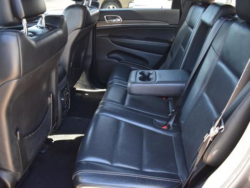 Used 2015 Jeep Grand Cherokee Limited w/ Luxury Group II image 18
