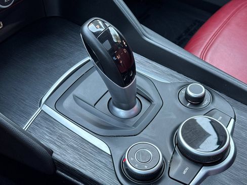 Used 2019 Alfa Romeo Giulia RWD image 20