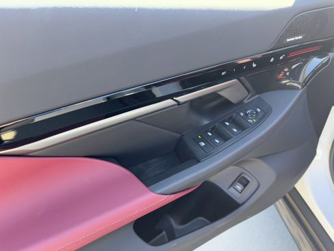 Certified 2025 BMW 530i xDrive w/ Premium Package image 14