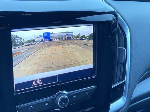 Used 2022 Chevrolet Traverse LT FWD image 36