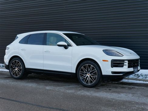 Used 2025 Porsche Cayenne image 28