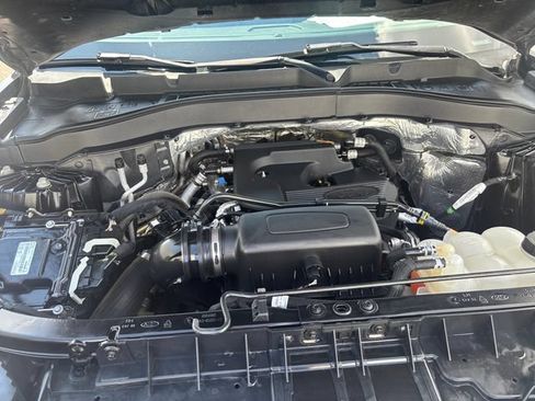 Used 2020 Ford Explorer XLT w/ Equipment Group 202A AWD/4WD image 21