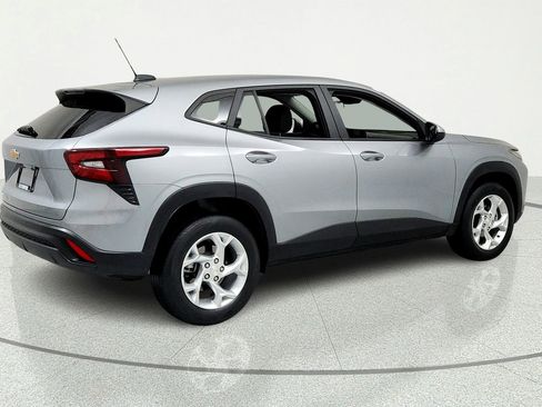 Certified 2025 Chevrolet Trax LS w/ LS Convenience Package FWD image 5