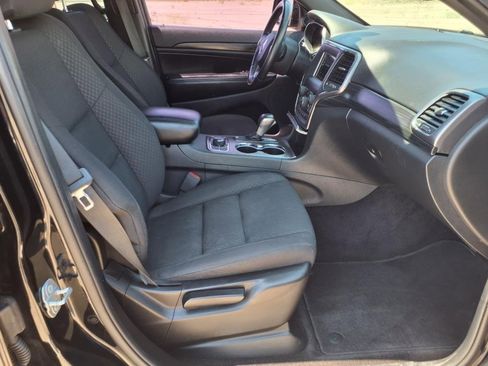 Used 2019 Jeep Grand Cherokee Laredo image 17