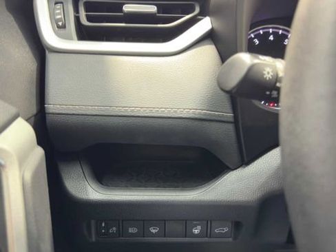 Used 2021 Toyota RAV4 XLE Premium AWD/4WD image 30