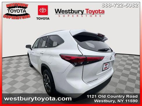 Used 2023 Toyota Highlander XLE image 7