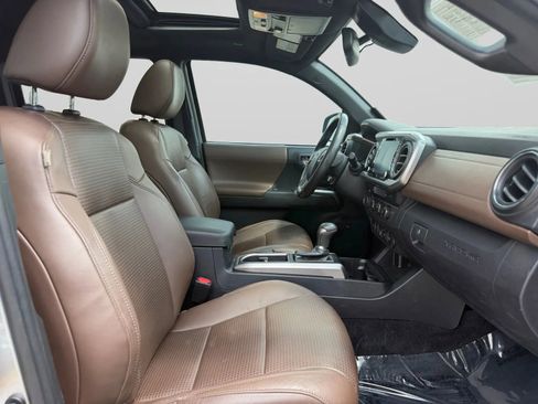 Used 2020 Toyota Tacoma Limited image 35
