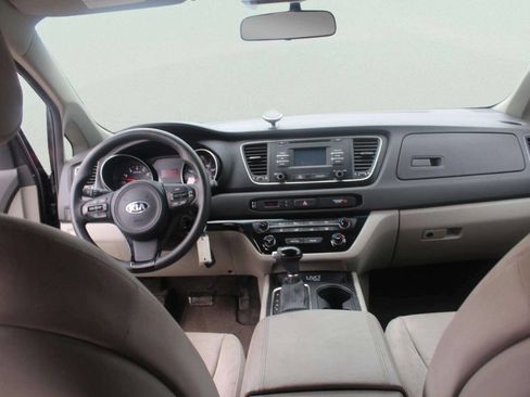 Used 2015 Kia Sedona LX image 7