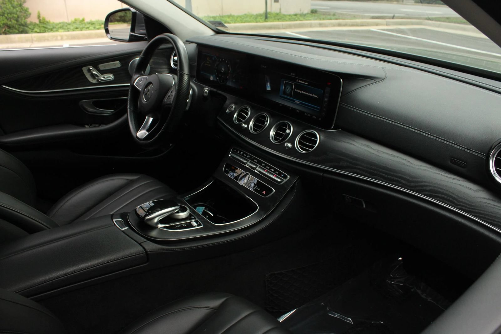 Used 2018 Mercedes-Benz E 400 4MATIC Wagon w/ Premium 3 Package image 26