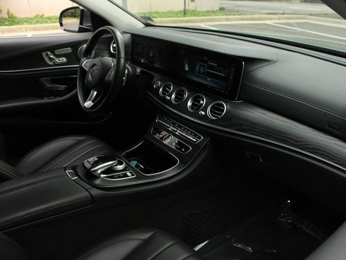 Used 2018 Mercedes-Benz E 400 4MATIC Wagon w/ Premium 3 Package image 26