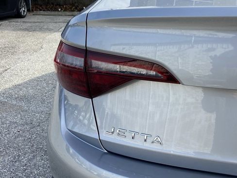Used 2022 Volkswagen Jetta SE image 34