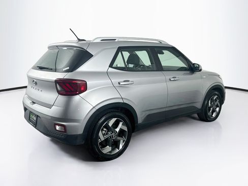 Used 2025 Hyundai Venue SEL FWD image 9