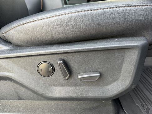 Used 2025 Ford F250 Lariat w/ Chrome Package image 32