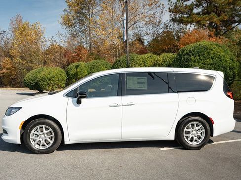 New 2026 Chrysler Voyager LX image 5