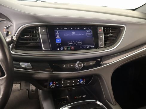 Used 2024 Buick Enclave Premium image 5